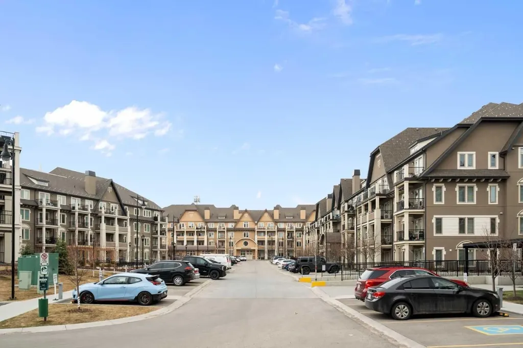 30 Mahogany Mews SE Calgary AB T3M 3H4