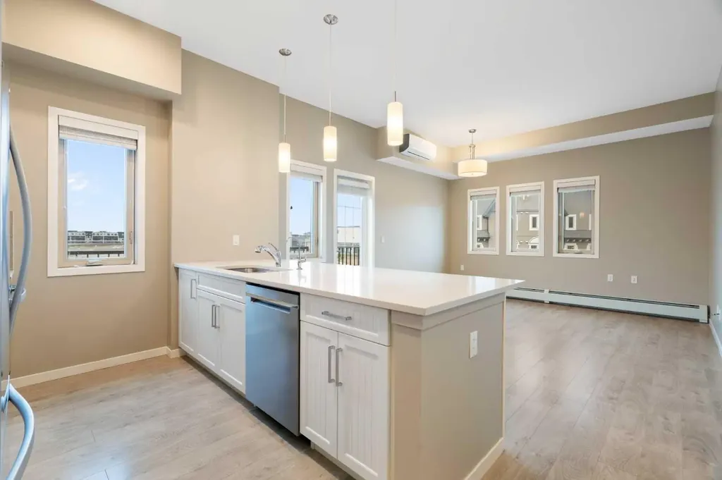 30 Mahogany Mews SE Calgary AB T3M 3H4