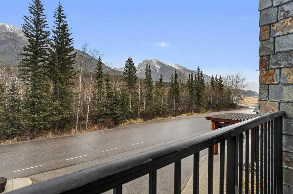 1818 Mountain Avenue Canmore AB T1W3M3