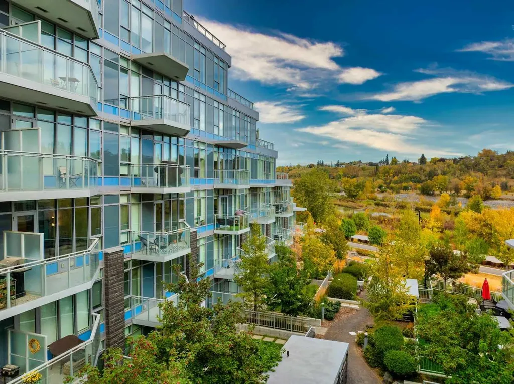 138 Waterfront Court SW Calgary AB T2P 1L1