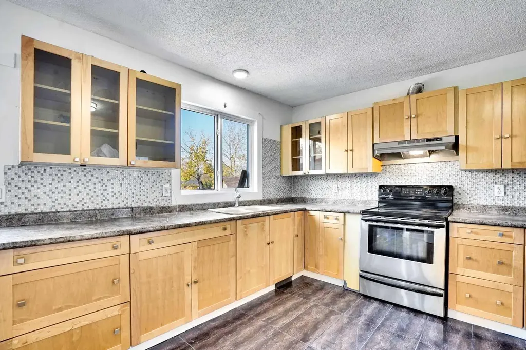 26 Falmead Bay NE Calgary AB T3j 1H2