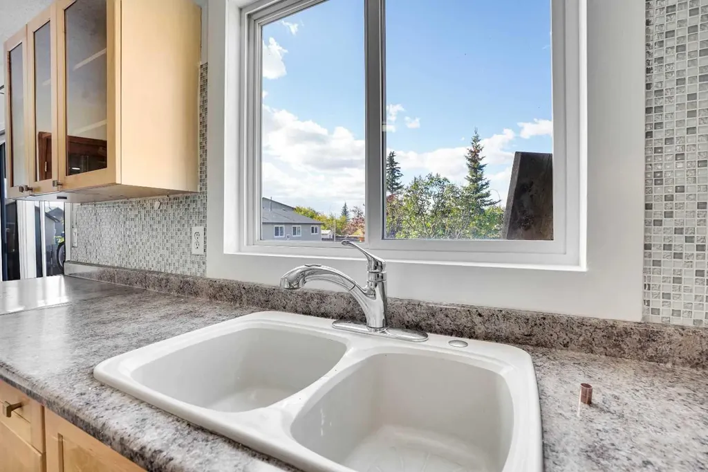 26 Falmead Bay NE Calgary AB T3j 1H2