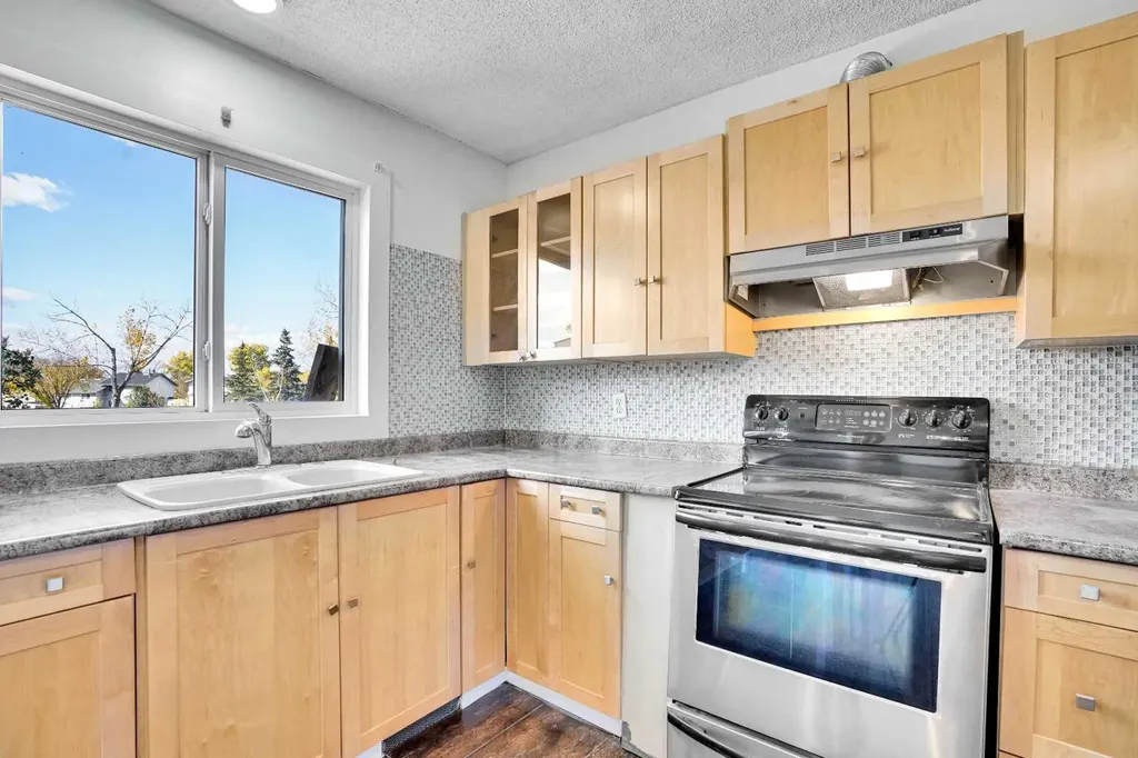 26 Falmead Bay NE Calgary AB T3j 1H2