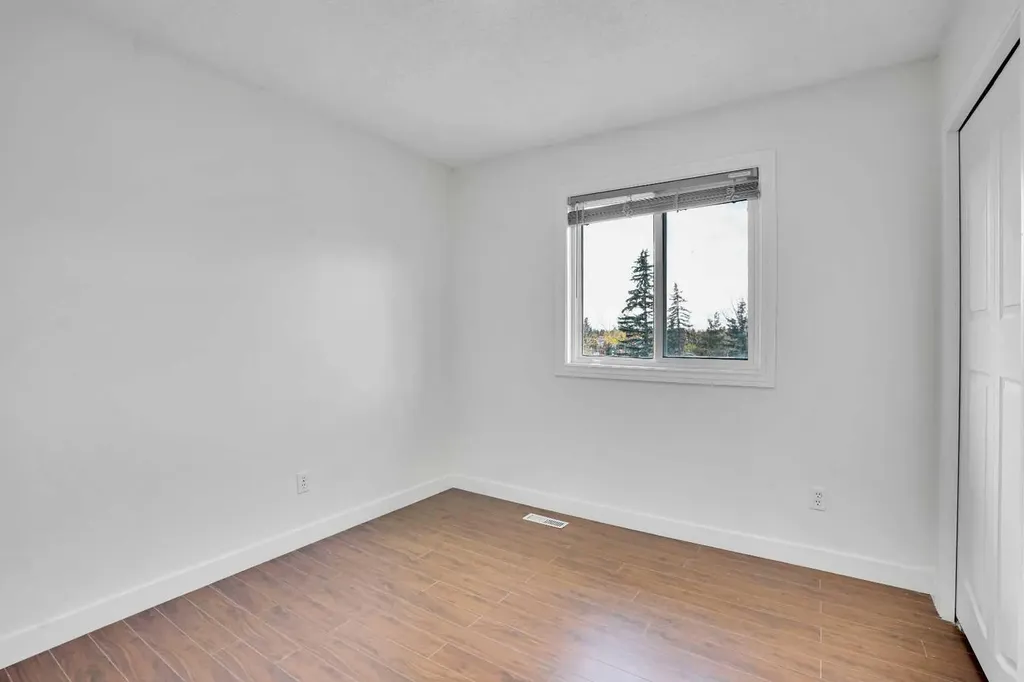 26 Falmead Bay NE Calgary AB T3j 1H2