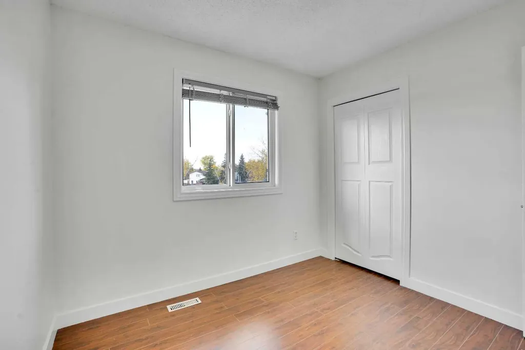 26 Falmead Bay NE Calgary AB T3j 1H2