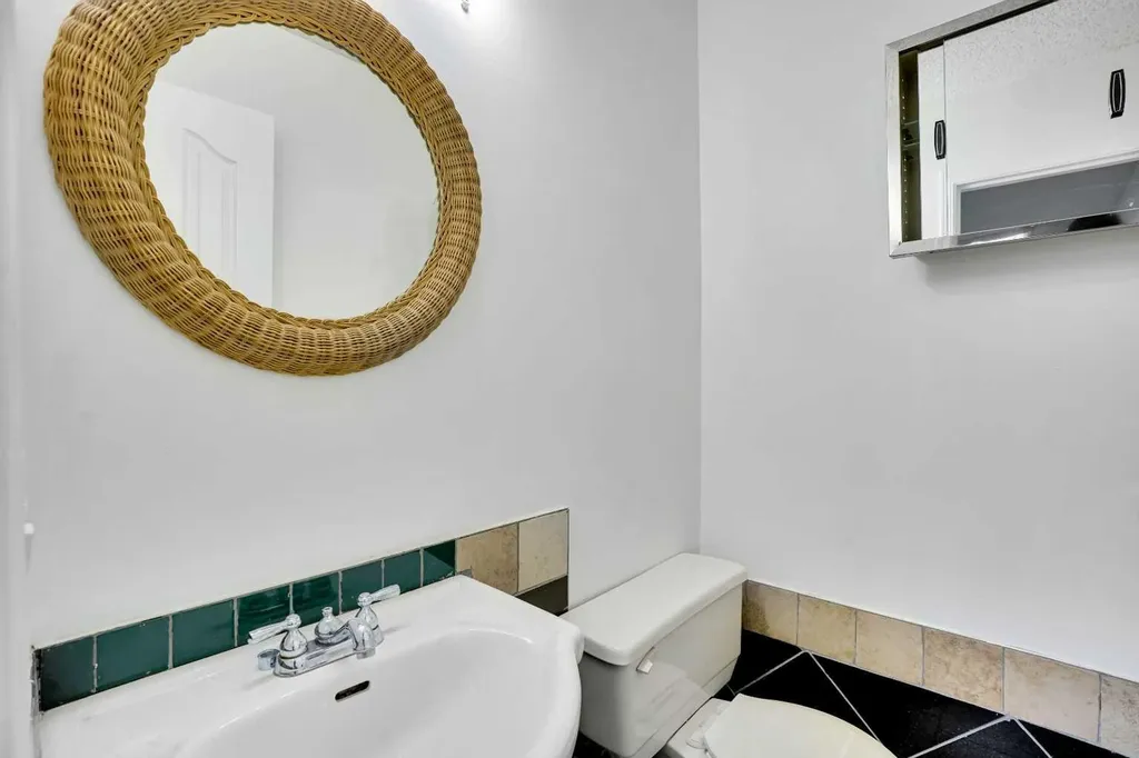 26 Falmead Bay NE Calgary AB T3j 1H2