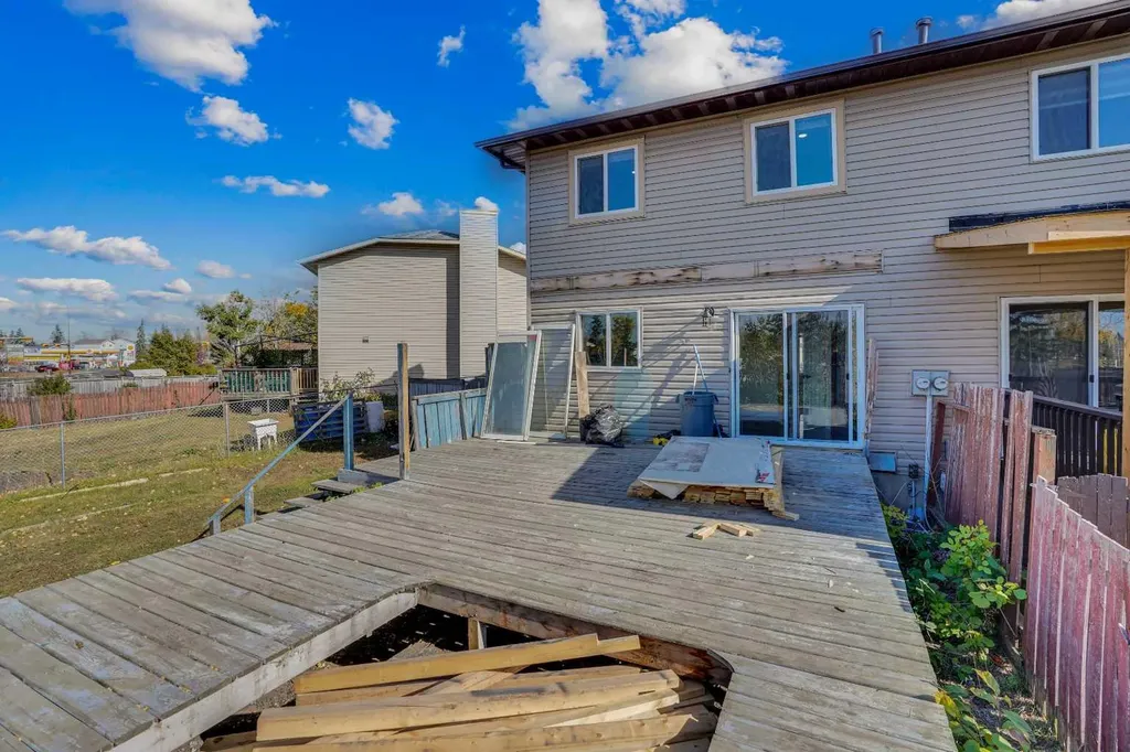 26 Falmead Bay NE Calgary AB T3j 1H2