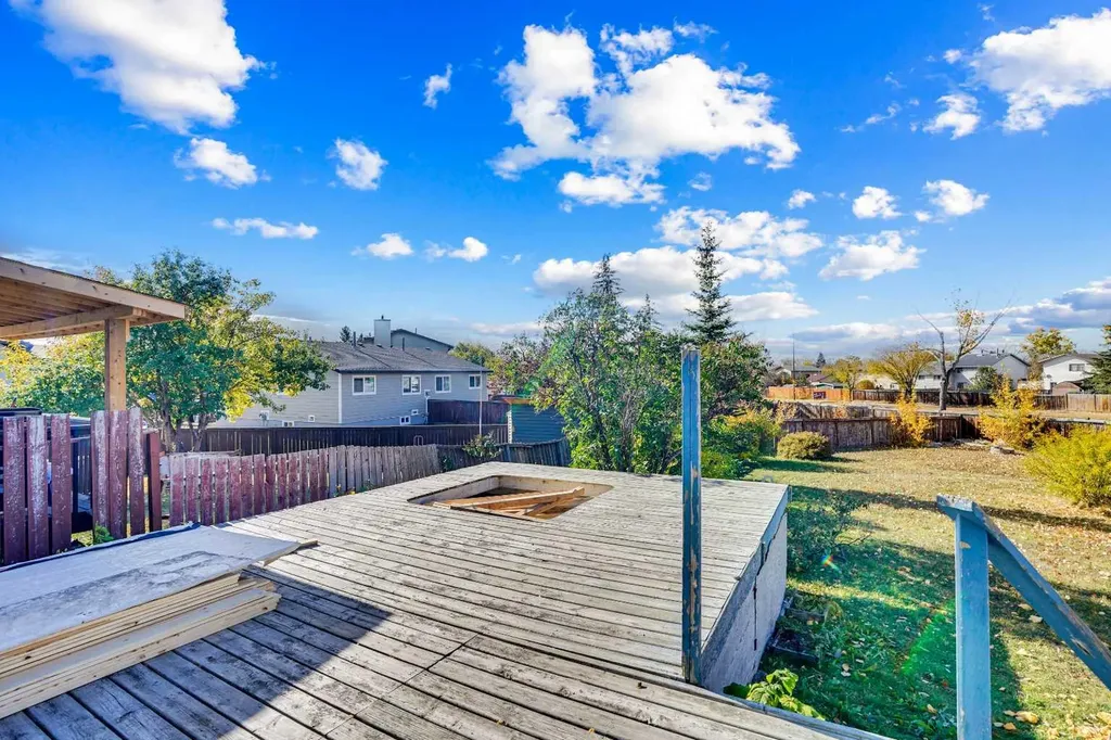 26 Falmead Bay NE Calgary AB T3j 1H2