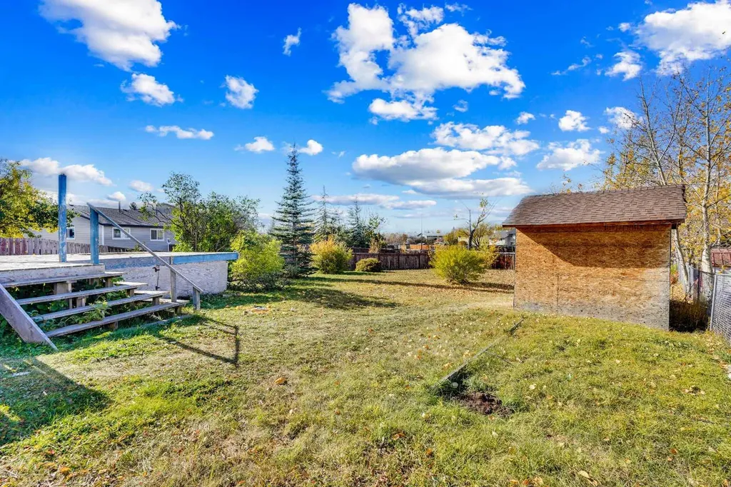 26 Falmead Bay NE Calgary AB T3j 1H2