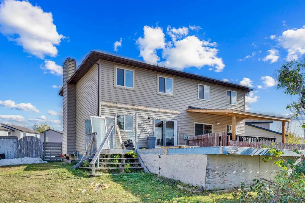 26 Falmead Bay NE Calgary AB T3j 1H2