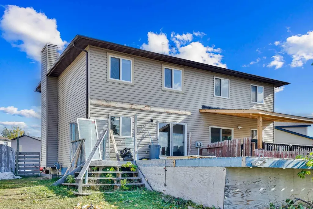 26 Falmead Bay NE Calgary AB T3j 1H2