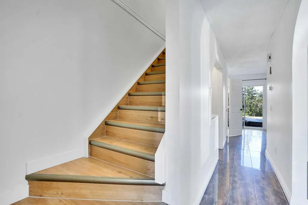26 Falmead Bay NE Calgary AB T3j 1H2