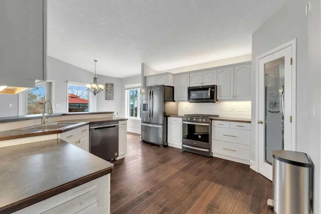 5508 49 Avenue Alix AB T0C 0B0