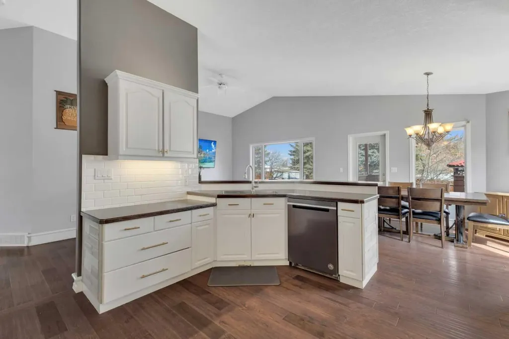 5508 49 Avenue Alix AB T0C 0B0