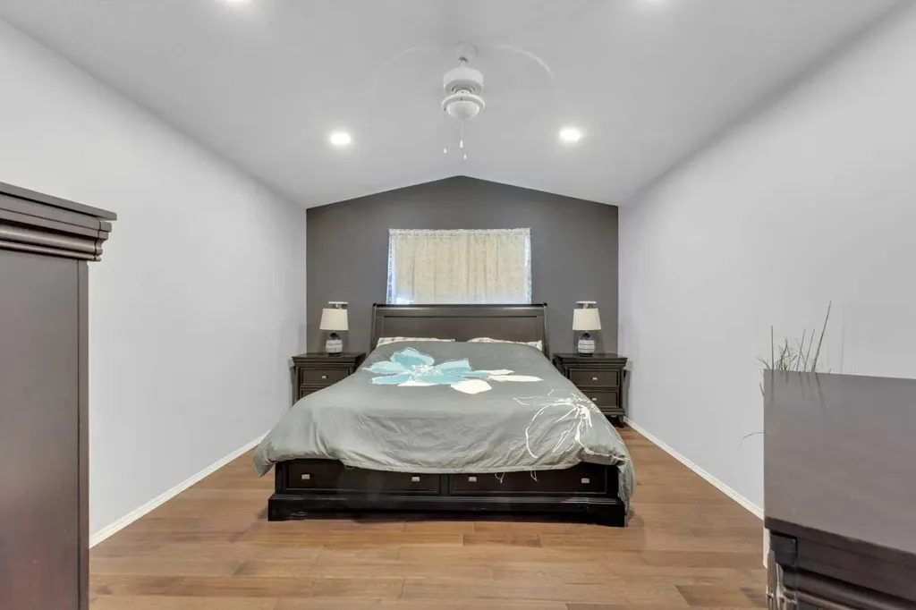 5508 49 Avenue Alix AB T0C 0B0