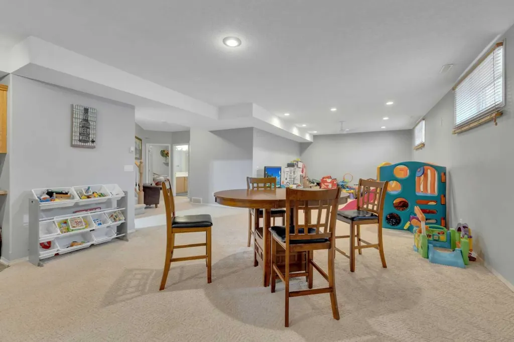5508 49 Avenue Alix AB T0C 0B0