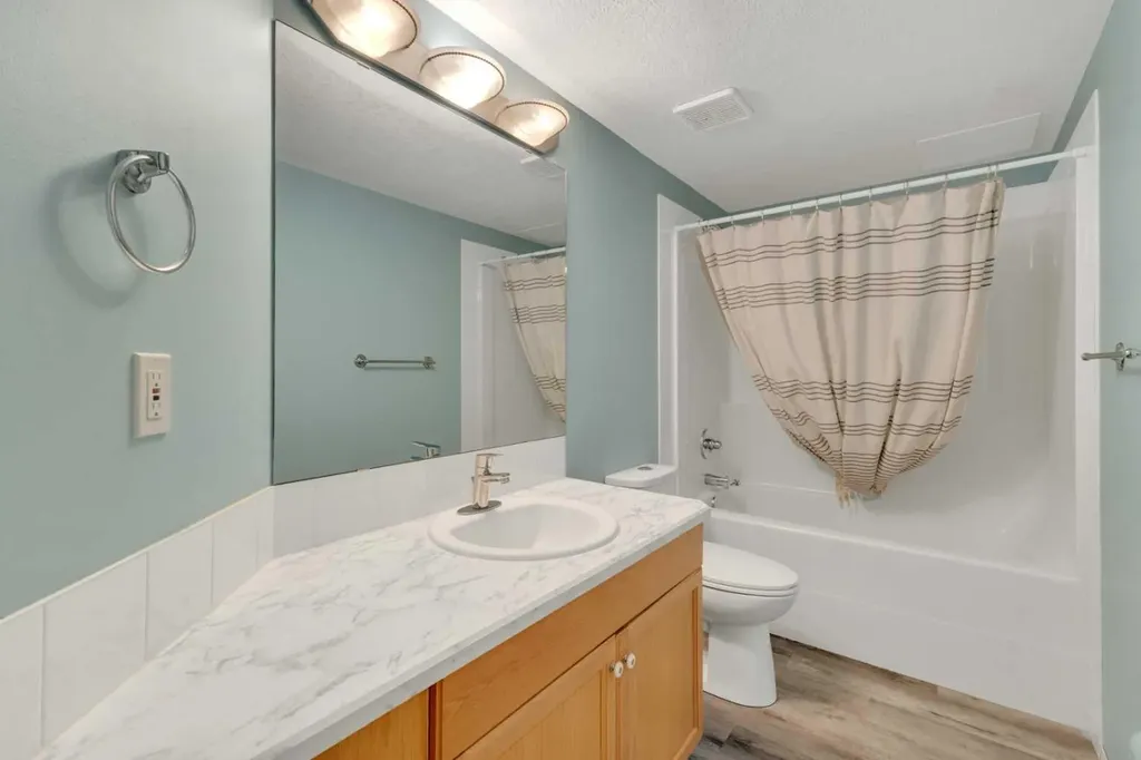 5508 49 Avenue Alix AB T0C 0B0