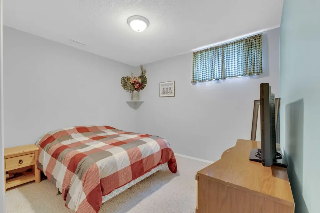 5508 49 Avenue Alix AB T0C 0B0