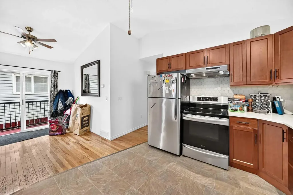 208 Erin Meadow Green SE Calgary AB T2B 3G3