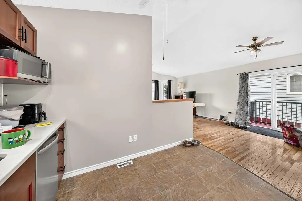 208 Erin Meadow Green SE Calgary AB T2B 3G3