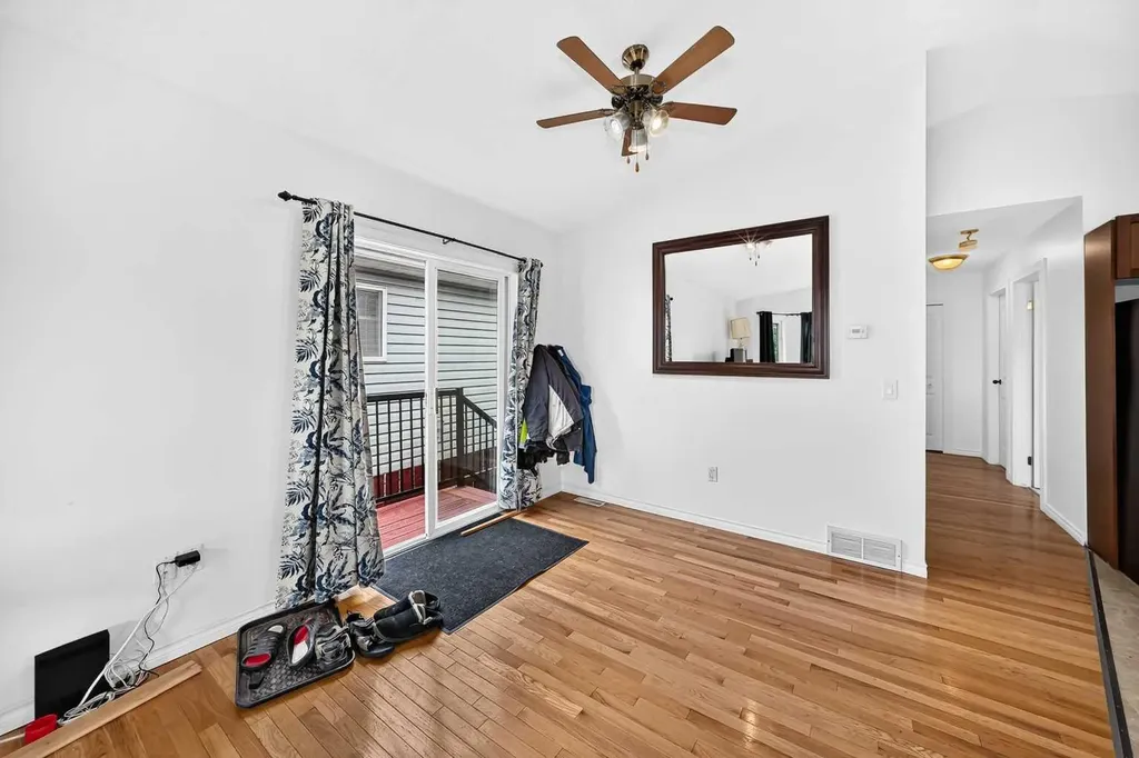 208 Erin Meadow Green SE Calgary AB T2B 3G3