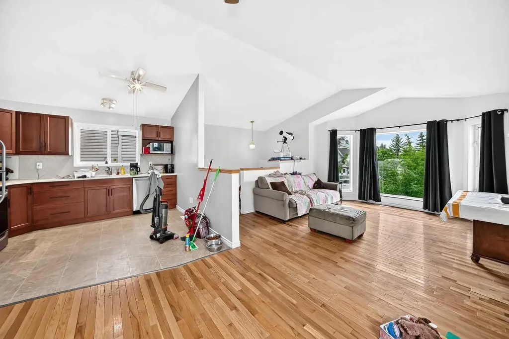 208 Erin Meadow Green SE Calgary AB T2B 3G3