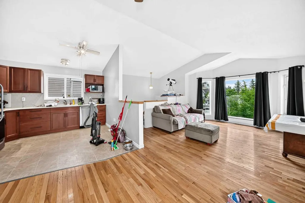 208 Erin Meadow Green SE Calgary AB T2B 3G3