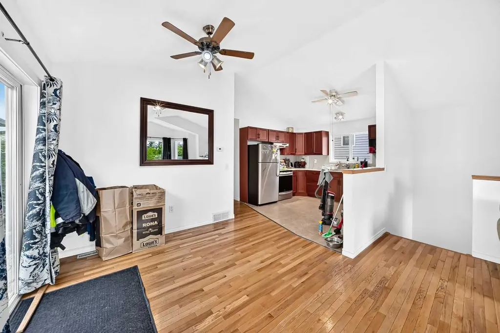 208 Erin Meadow Green SE Calgary AB T2B 3G3