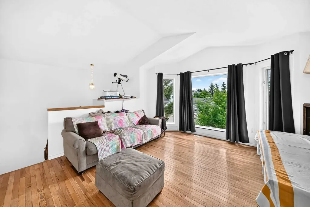 208 Erin Meadow Green SE Calgary AB T2B 3G3