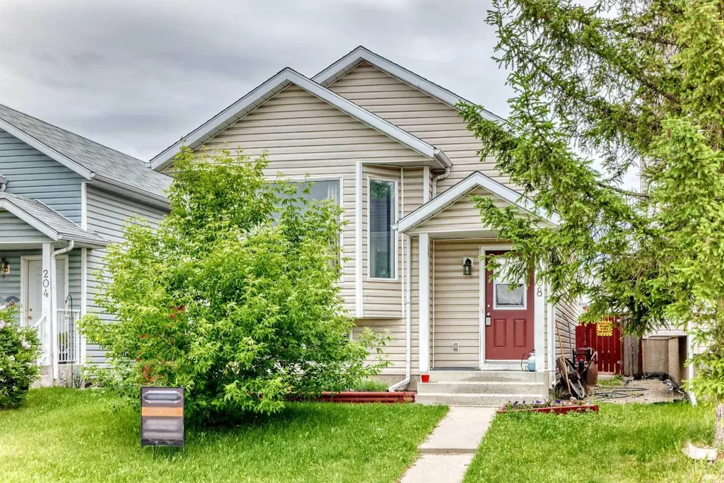 208 Erin Meadow Green SE Calgary AB T2B 3G3