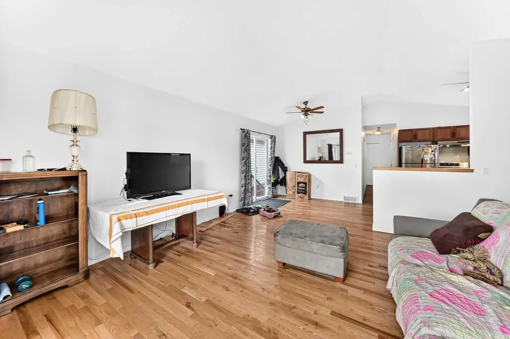 208 Erin Meadow Green SE Calgary AB T2B 3G3