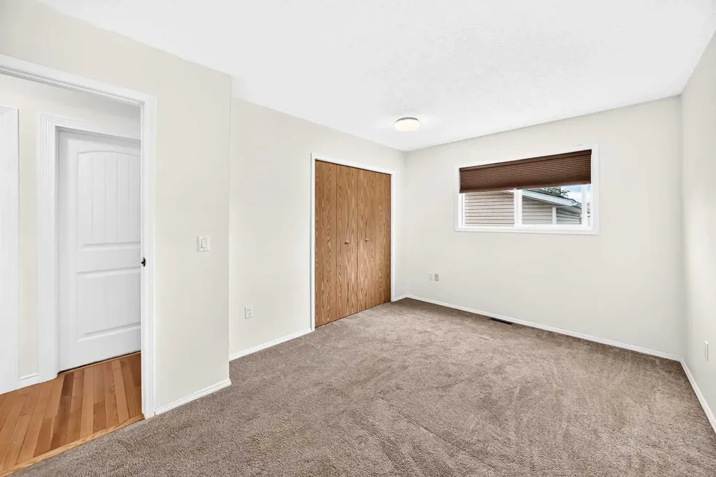 208 Erin Meadow Green SE Calgary AB T2B 3G3