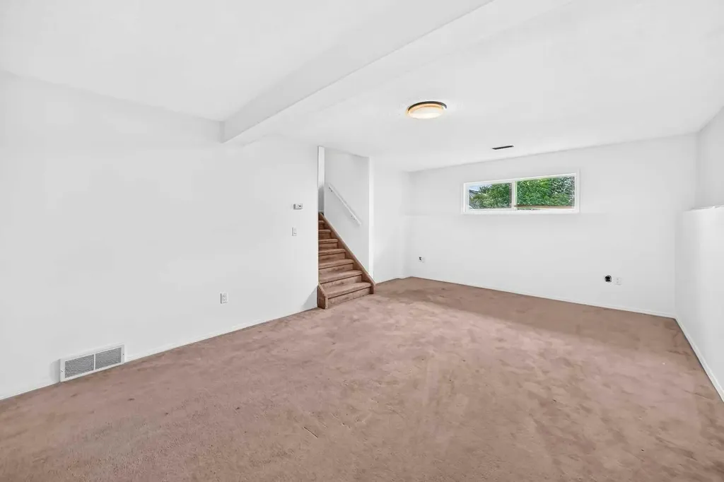 208 Erin Meadow Green SE Calgary AB T2B 3G3