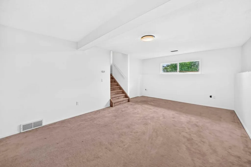 208 Erin Meadow Green SE Calgary AB T2B 3G3