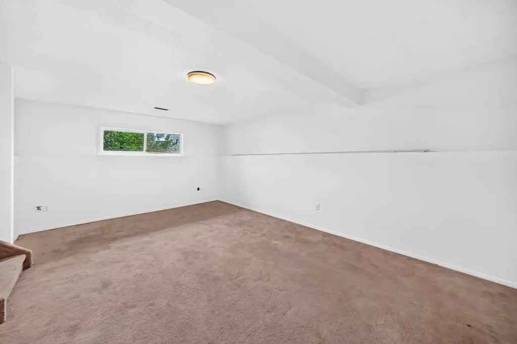 208 Erin Meadow Green SE Calgary AB T2B 3G3