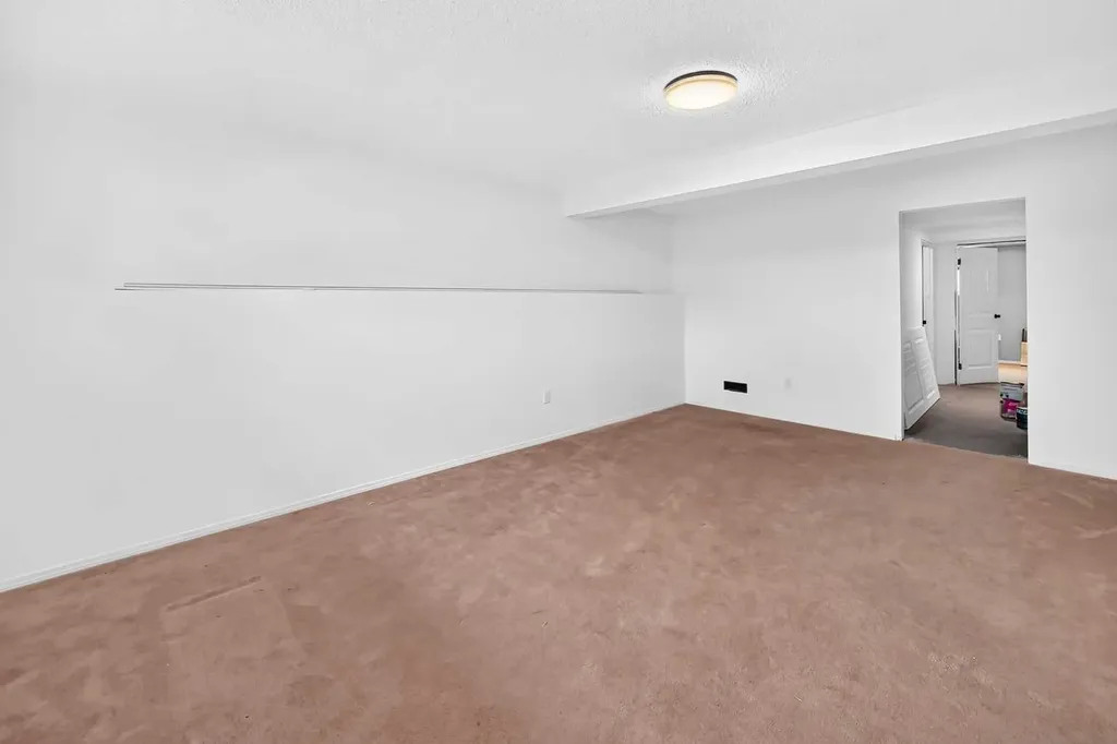 208 Erin Meadow Green SE Calgary AB T2B 3G3