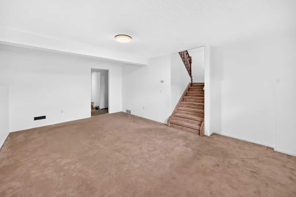 208 Erin Meadow Green SE Calgary AB T2B 3G3