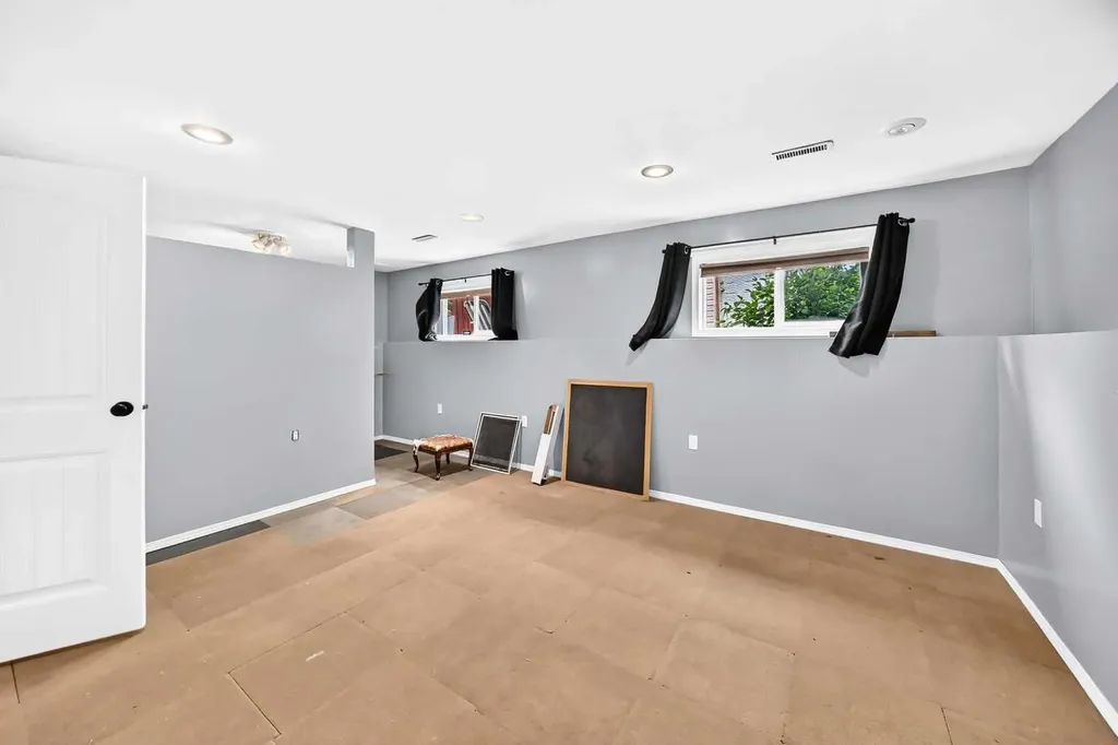 208 Erin Meadow Green SE Calgary AB T2B 3G3