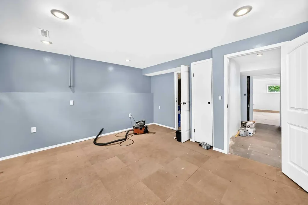 208 Erin Meadow Green SE Calgary AB T2B 3G3