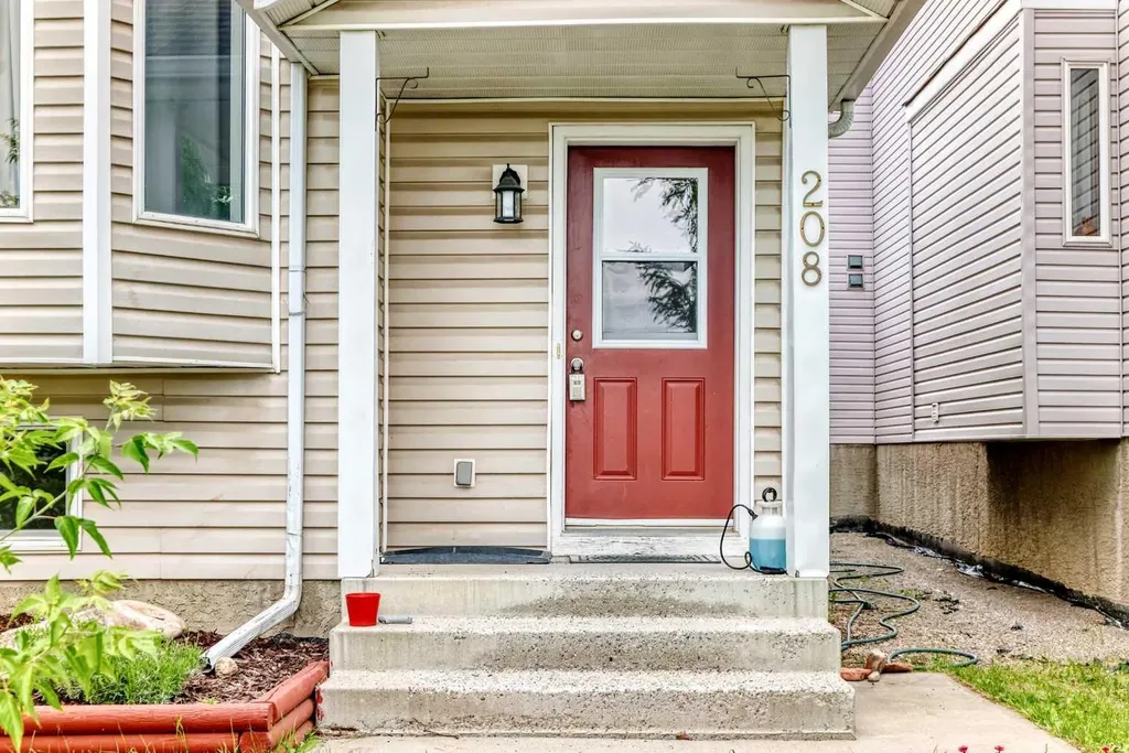 208 Erin Meadow Green SE Calgary AB T2B 3G3