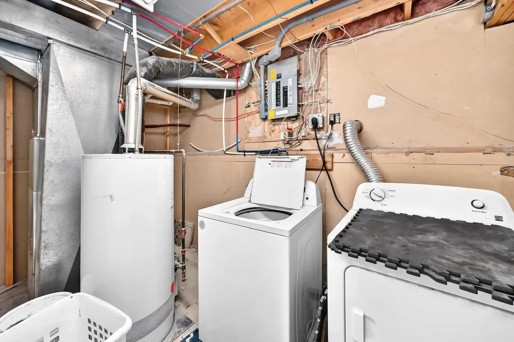 208 Erin Meadow Green SE Calgary AB T2B 3G3