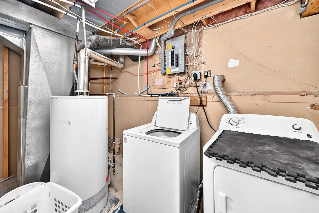 208 Erin Meadow Green SE Calgary AB T2B 3G3
