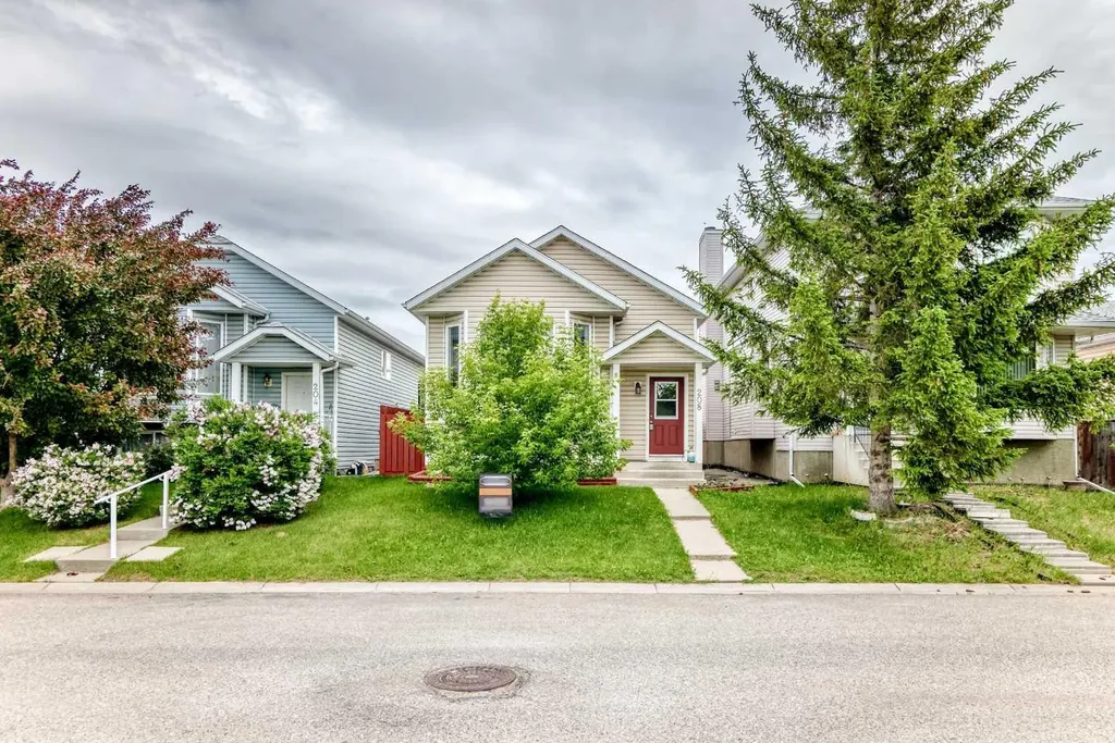 208 Erin Meadow Green SE Calgary AB T2B 3G3