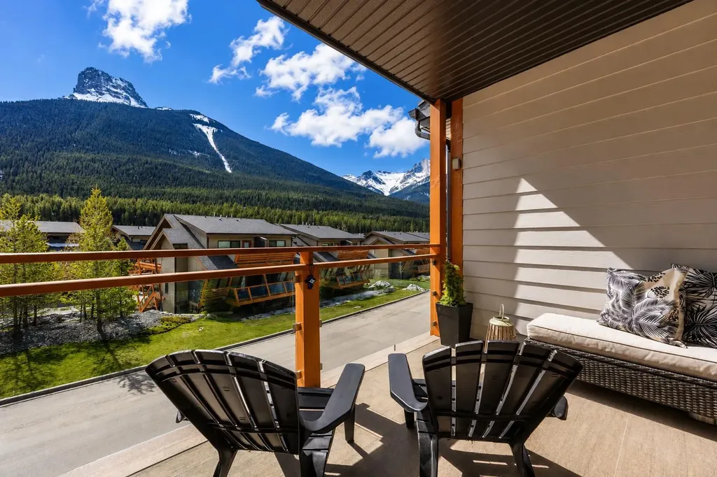 102 Stewart Creek Rise Canmore AB T1W 0K6