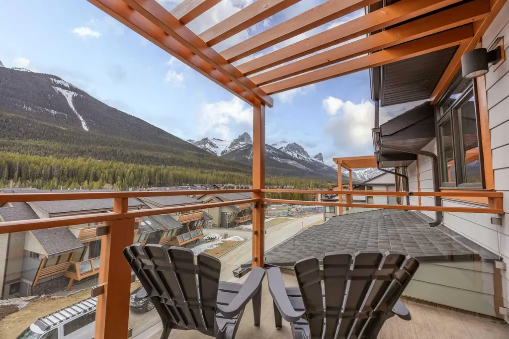102 Stewart Creek Rise Canmore AB T1W 0K6