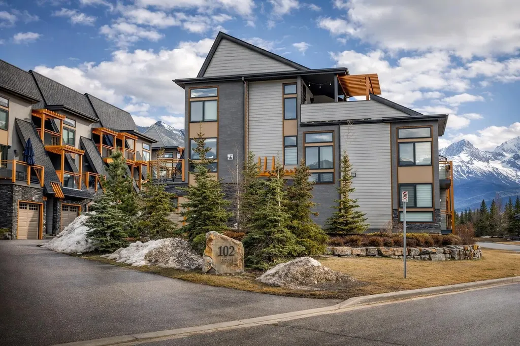 102 Stewart Creek Rise Canmore AB T1W 0K6