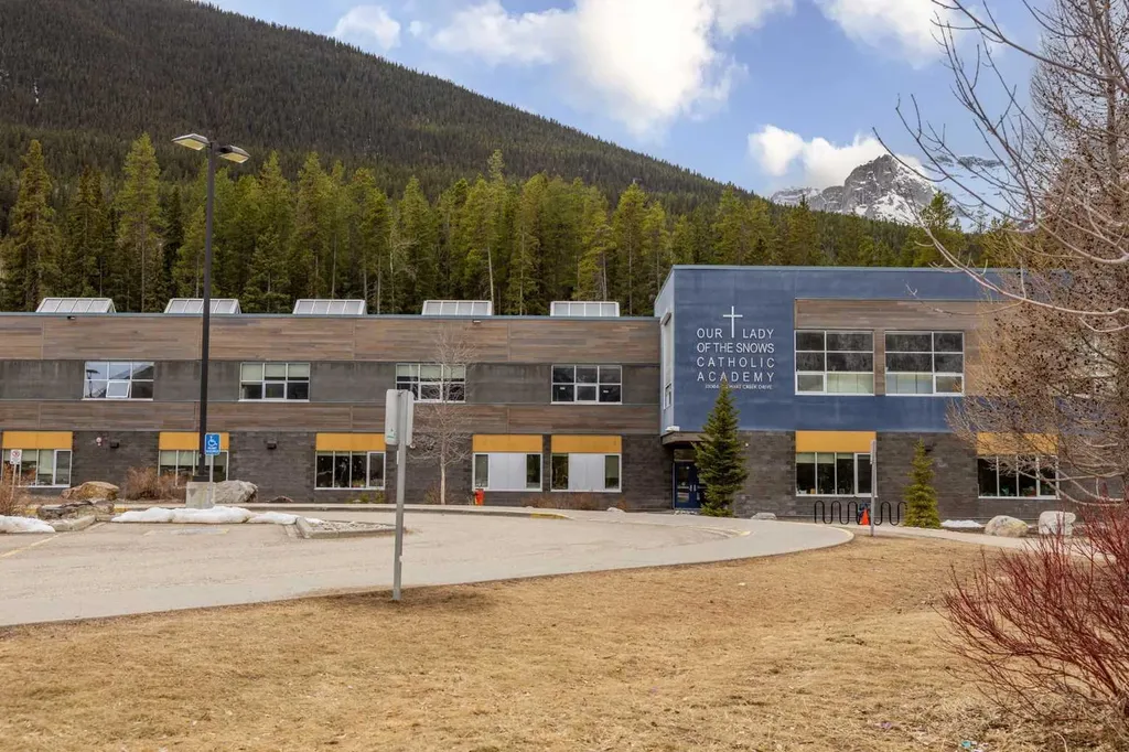 102 Stewart Creek Rise Canmore AB T1W 0K6