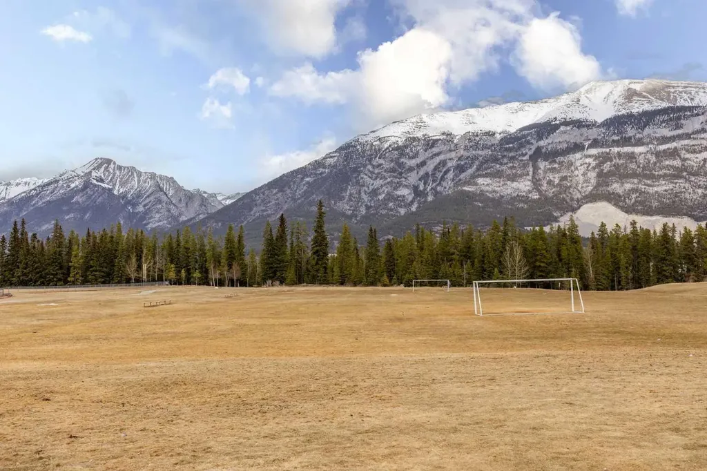 102 Stewart Creek Rise Canmore AB T1W 0K6