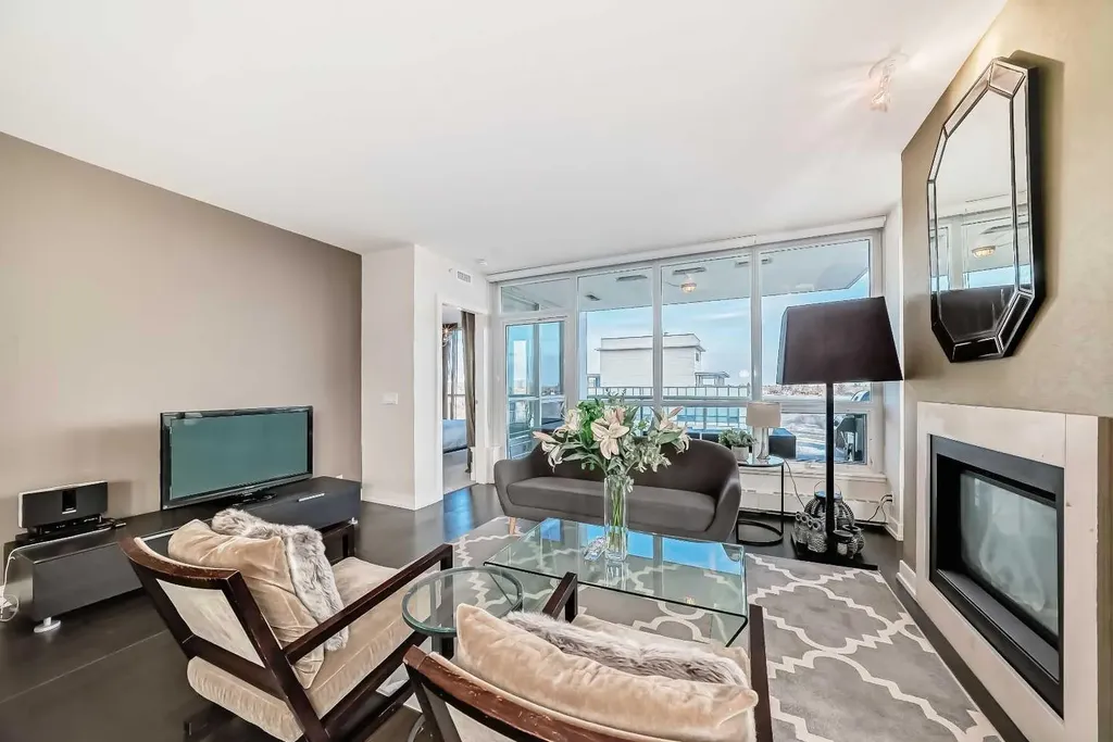 222 Riverfront Avenue SW Calgary AB T2P 0W3