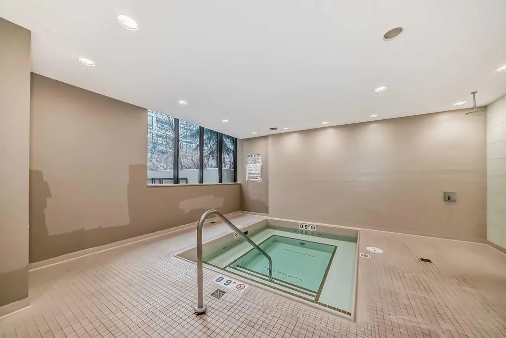 222 Riverfront Avenue SW Calgary AB T2P 0W3